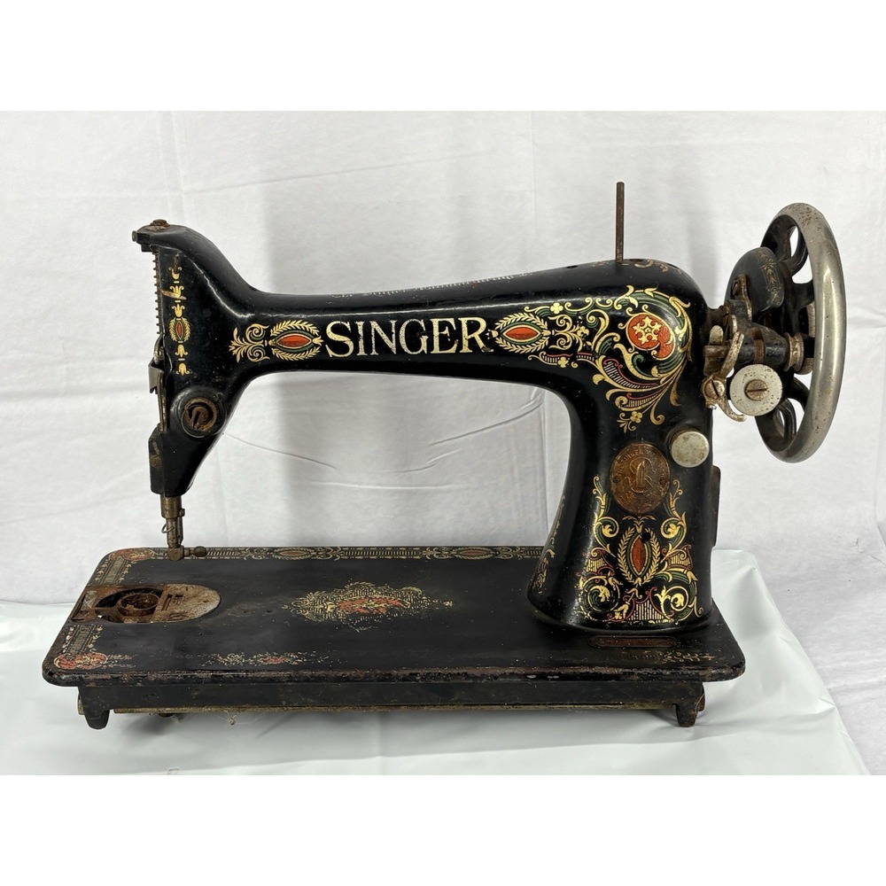 Singer 66‎ Black Gold Lotus Decals Sewing Machine Classic Ornamental Vintage